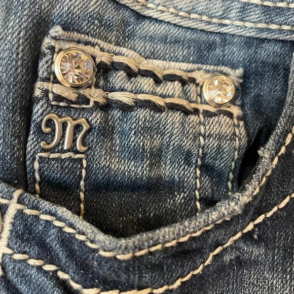 Miss Me JP5418P Capri Jeans Size 28 | Distressed Blue Denim - Picture 9 of 14